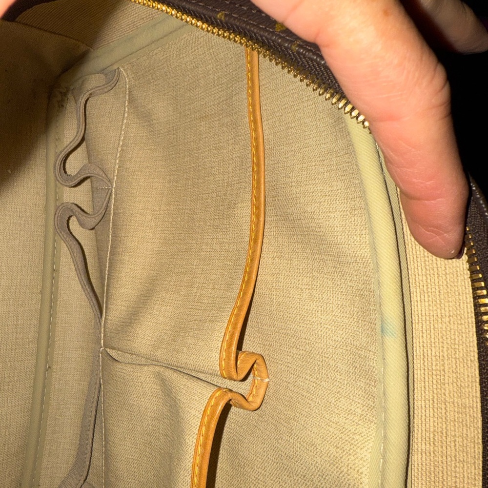 Louis Vuitton Deauville  Monogram Tote Bag - Picture 5 of 8